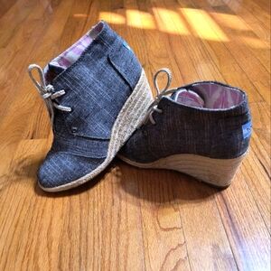 Toms laced espadrille wedges, size 7.5, gray 🩶